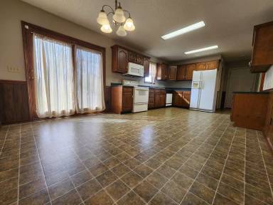 Main picture of 573 Wiswell Rd W