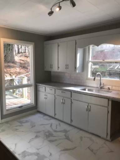 Main picture of 300 N Hampton Rd