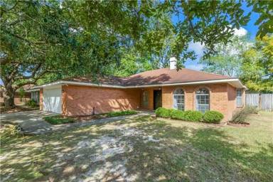 Main picture of 226 Lake Village Blvd