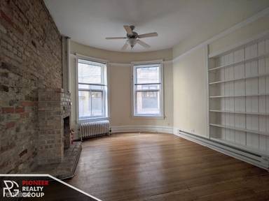 Main picture of 1220 N Dearborn St