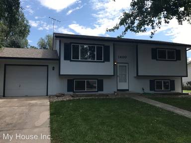 Main picture of 1400 Village Ln