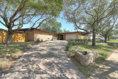Main picture of 453 Pennington Dr