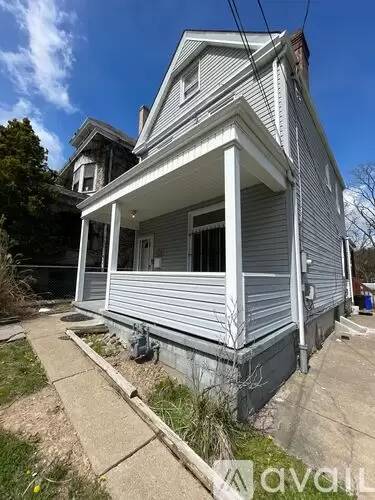 Main picture of 1367 Montezuma St