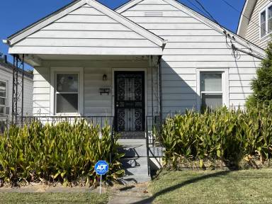 Main picture of 3821 Miami Ave