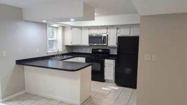 Main picture of 472 Woodview Dr