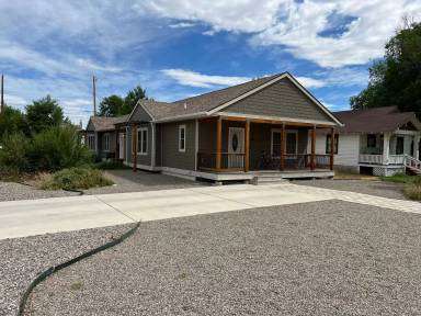Main picture of 409 S Broadway Ave