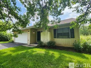 Main picture of 402 Banyon Ln