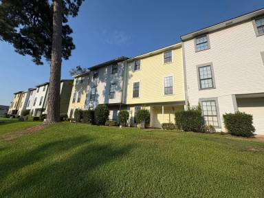 Main picture of 2500 Centenary Blvd