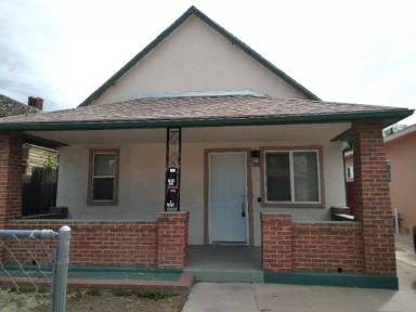 Main picture of 1004 1/2 Elm St