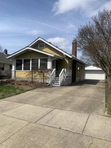 Main picture of 922 W Daniel St