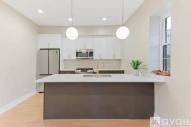 Main picture of 2901 N Milwaukee Ave