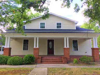 Main picture of 410 W Main St