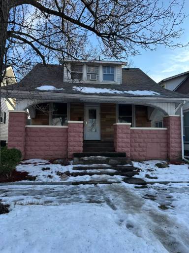 Main picture of 1375 Clinton St