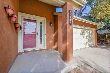Main picture of 6940 Meadowwood Pl