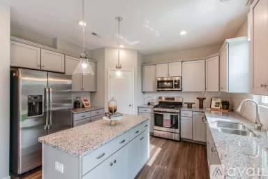 Main picture of 2825 Trinity St