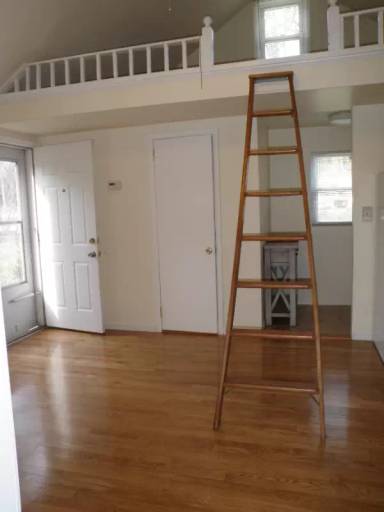 Main picture of 4 Cedar Ln