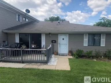 Main picture of 828 Pondview Ct