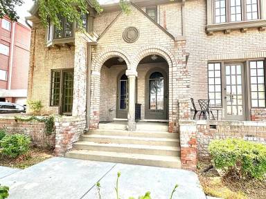 Main picture of 412 S 40th St