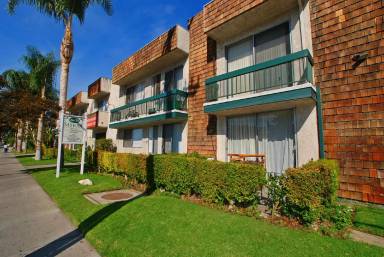 Main picture of 20431 Saticoy St