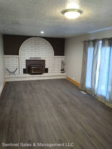 Main picture of 1675 E Ensign Cir
