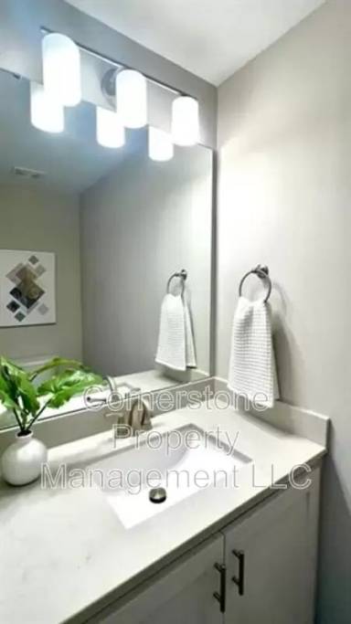 Main picture of 8679 Golden Ln