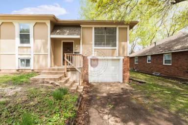 Main picture of 11806 E 60th St