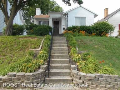 Main picture of 139 E Maplewood Ave