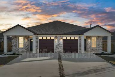 Main picture of 5204 Rose Garden Loop