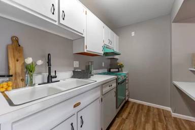 Main picture of 1609 E State St