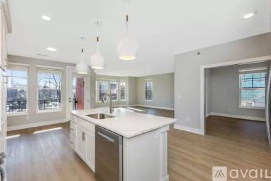 Main picture of 32 W College Ave