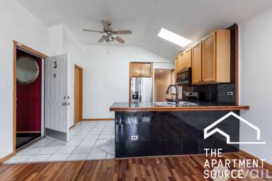 Main picture of 2439 W Polk St