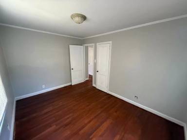 Main picture of 305 N State St