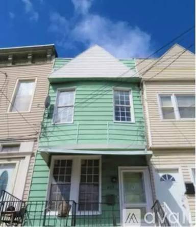 Main picture of 253 Randolph Ave
