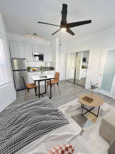 Main picture of 906 Pacific Ave