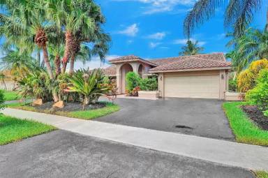 Main picture of 1240 NW 101st Ave