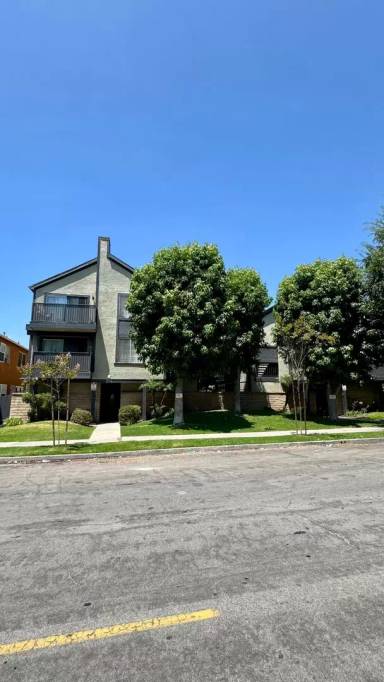 Main picture of 2225 Pine Ave