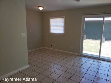 Main picture of 2596 Wiggins St