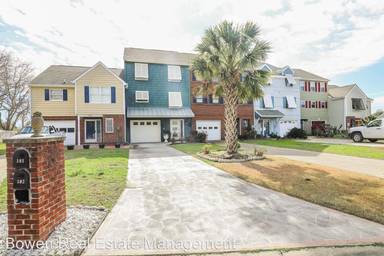 Main picture of 102 E Bay Dr