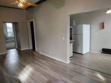 Main picture of 106 S Camburn St