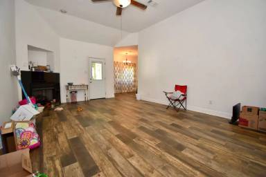 Main picture of 2307 Desiree St