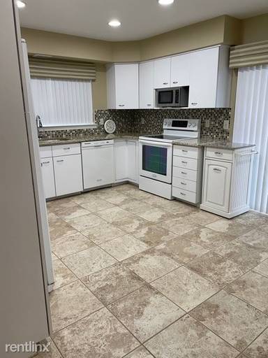 Main picture of 26213 Summerdale Dr