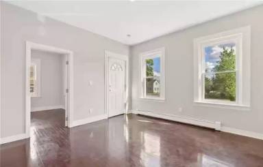 Main picture of 104 Oak St