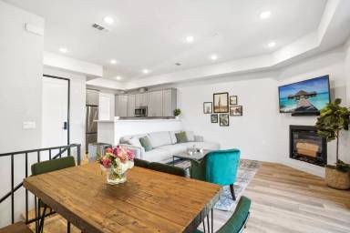 Main picture of 10910 Peach Grove St