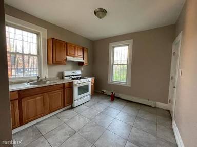 Main picture of 306 S 10th St