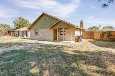 Main picture of 808 Camellia Ct