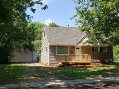 Main picture of 610 Woodlawn Ave