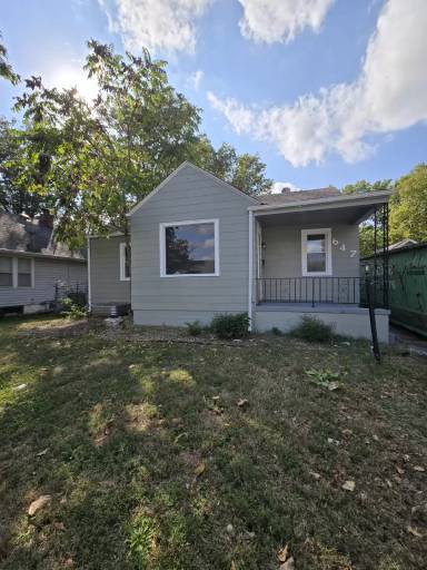 Main picture of 647 S Green St