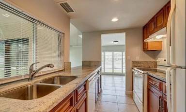 Main picture of 10525 NW 37th St