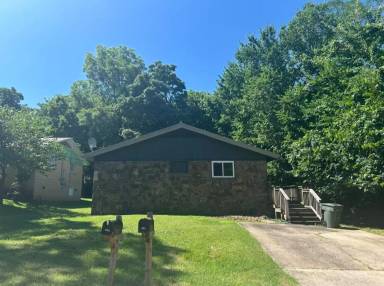 Main picture of 821 E Lakeside Dr