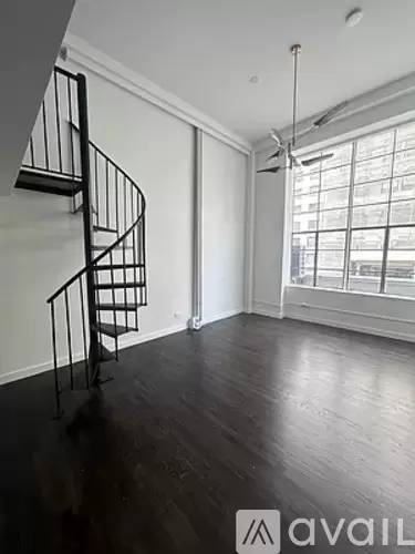 Main picture of 32 E 14th St